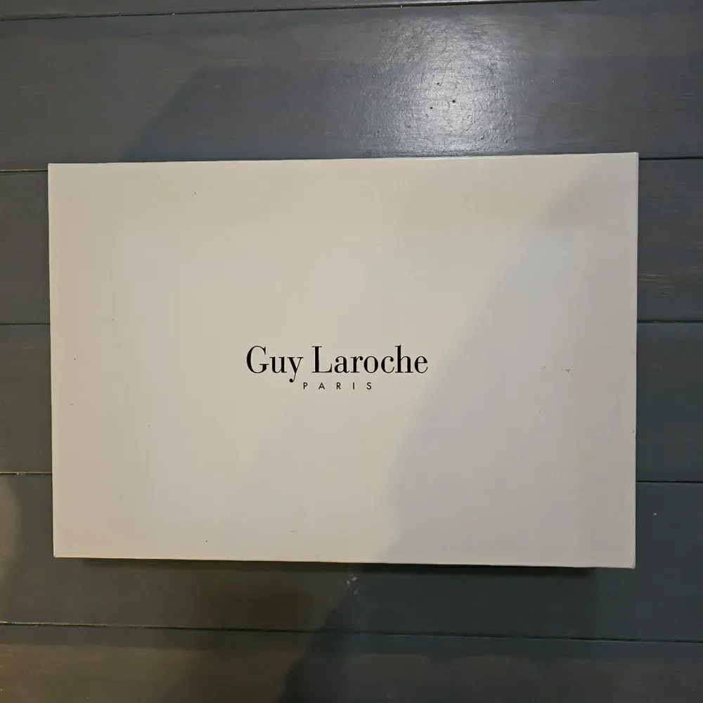 Guy Laroche Blue & White Floral Print Cotton Bath Towel - 60cm x 120cm